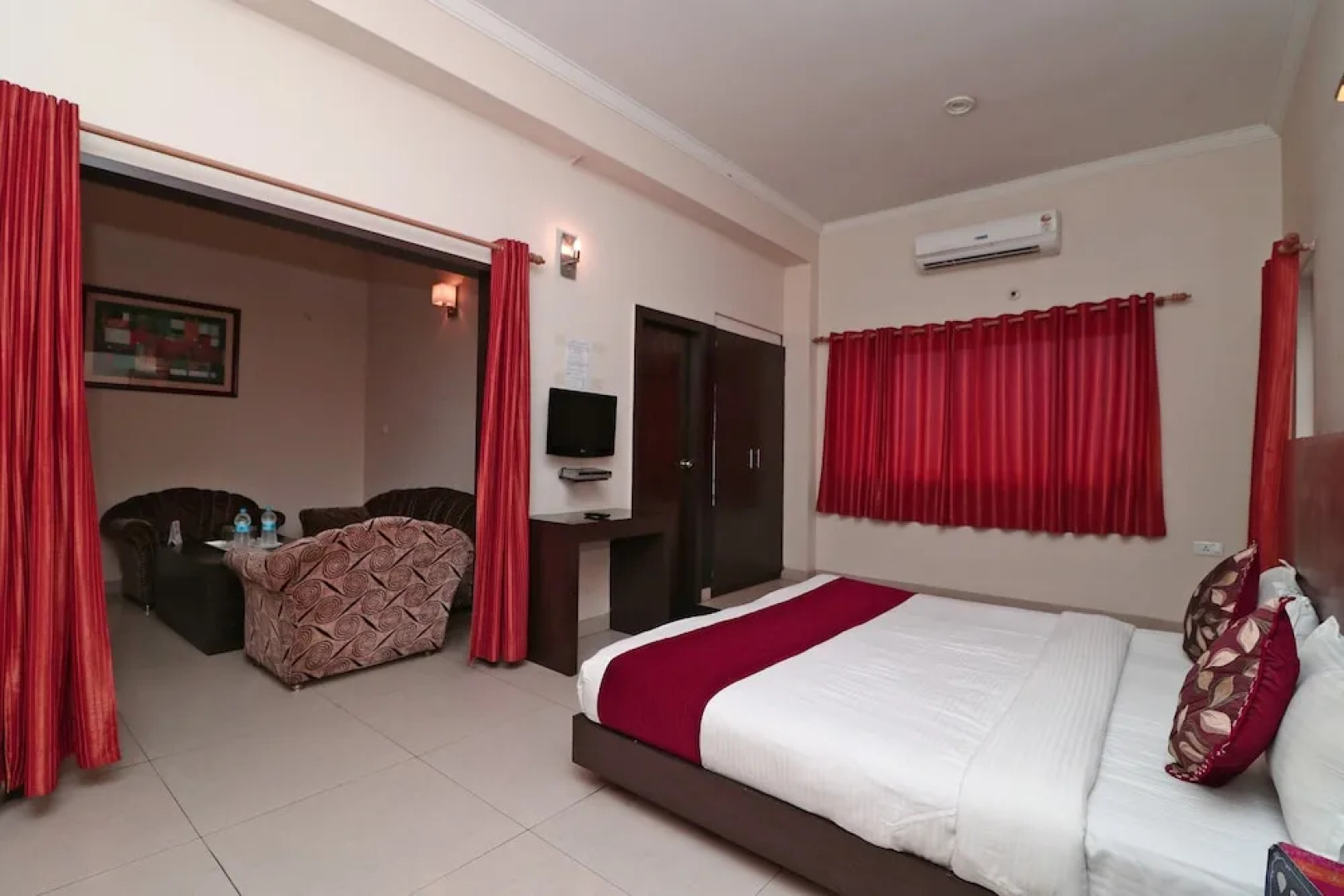 Hotel Center Point by OYO Rooms