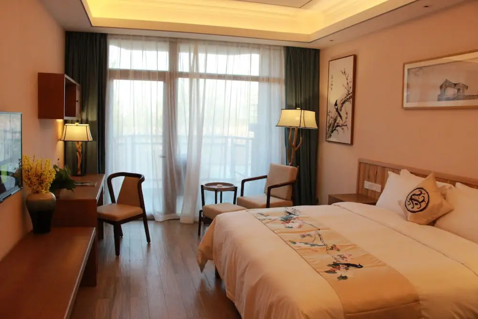 Queshan Lake Arcadia Intl Resort