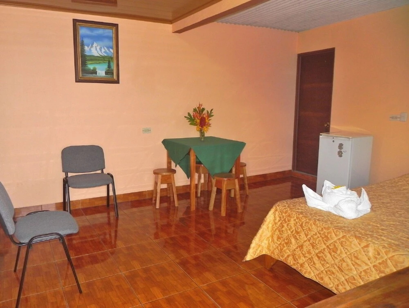 Cabinas Los Tucanes