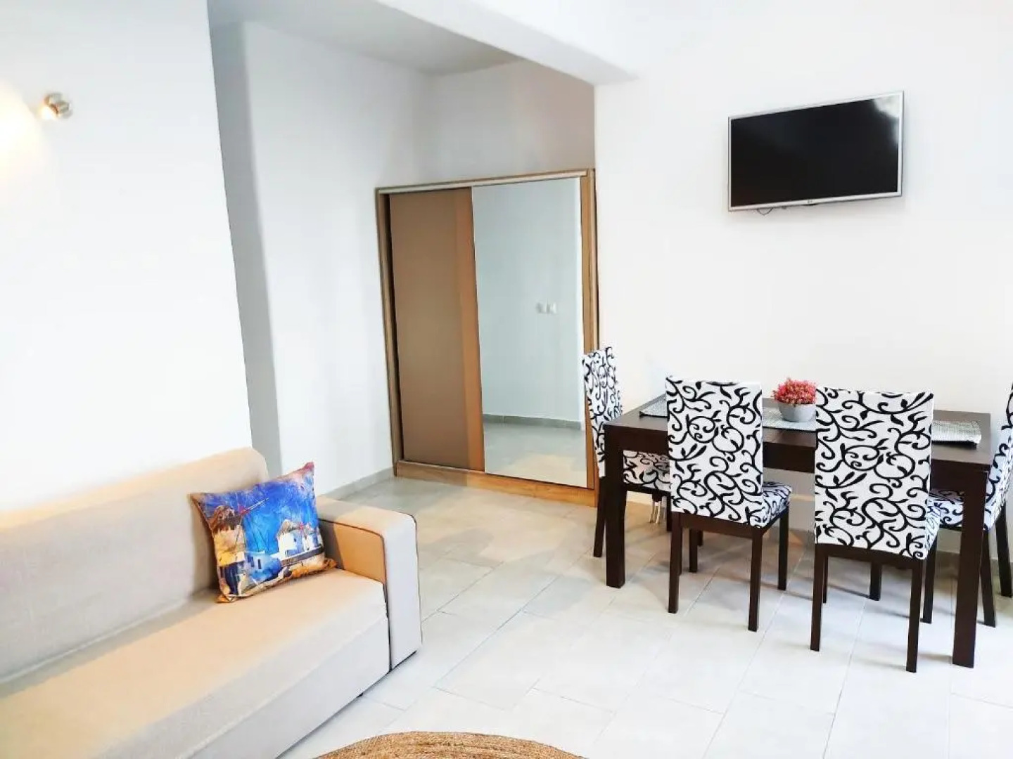 AVALON cosy apartments, minimal villas with shared swimming pool