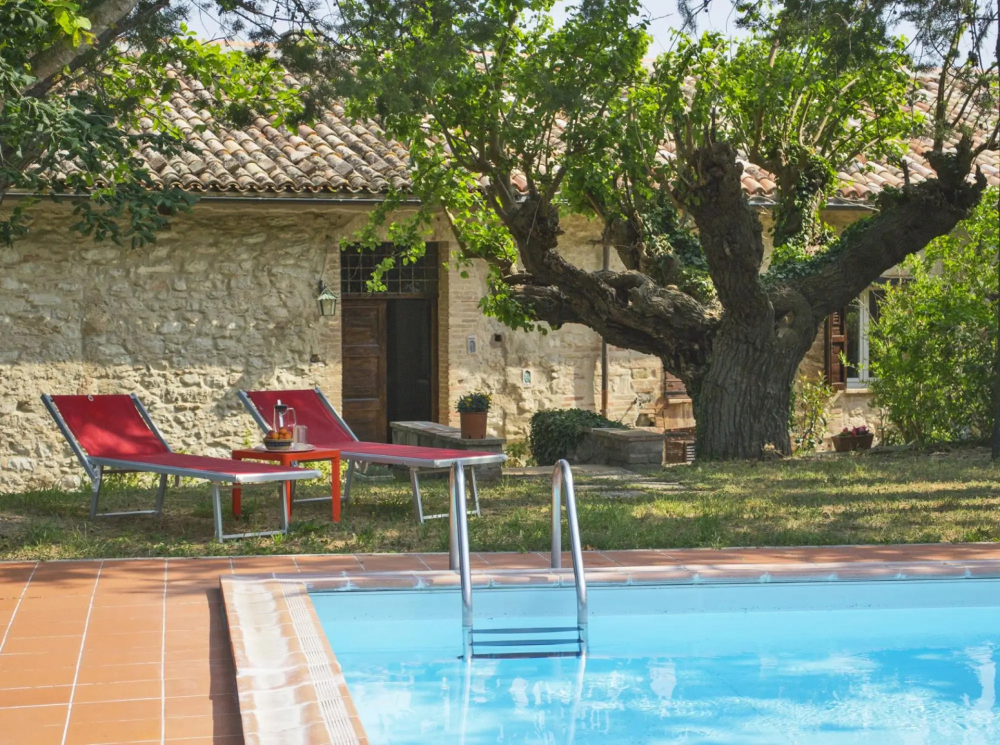 A total immersion in greenery and tranquillity.-Casale LUISA