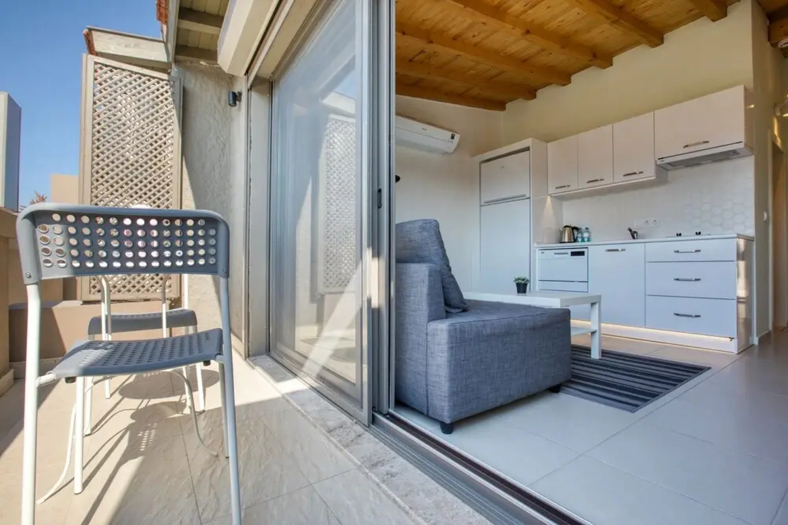 AEGEAN Apartments - Marina & Chios Island View