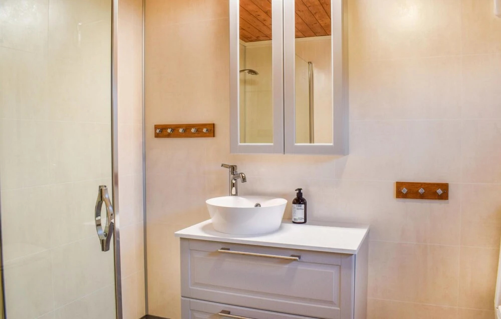 Stunning Home in Blomsterdalen With 3 Bedrooms and Wifi