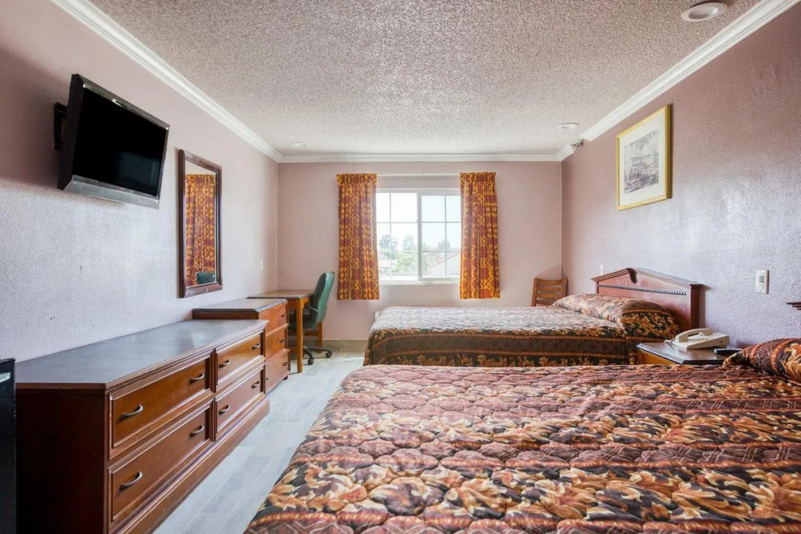 Passport Inn & Suites Corona Hotel