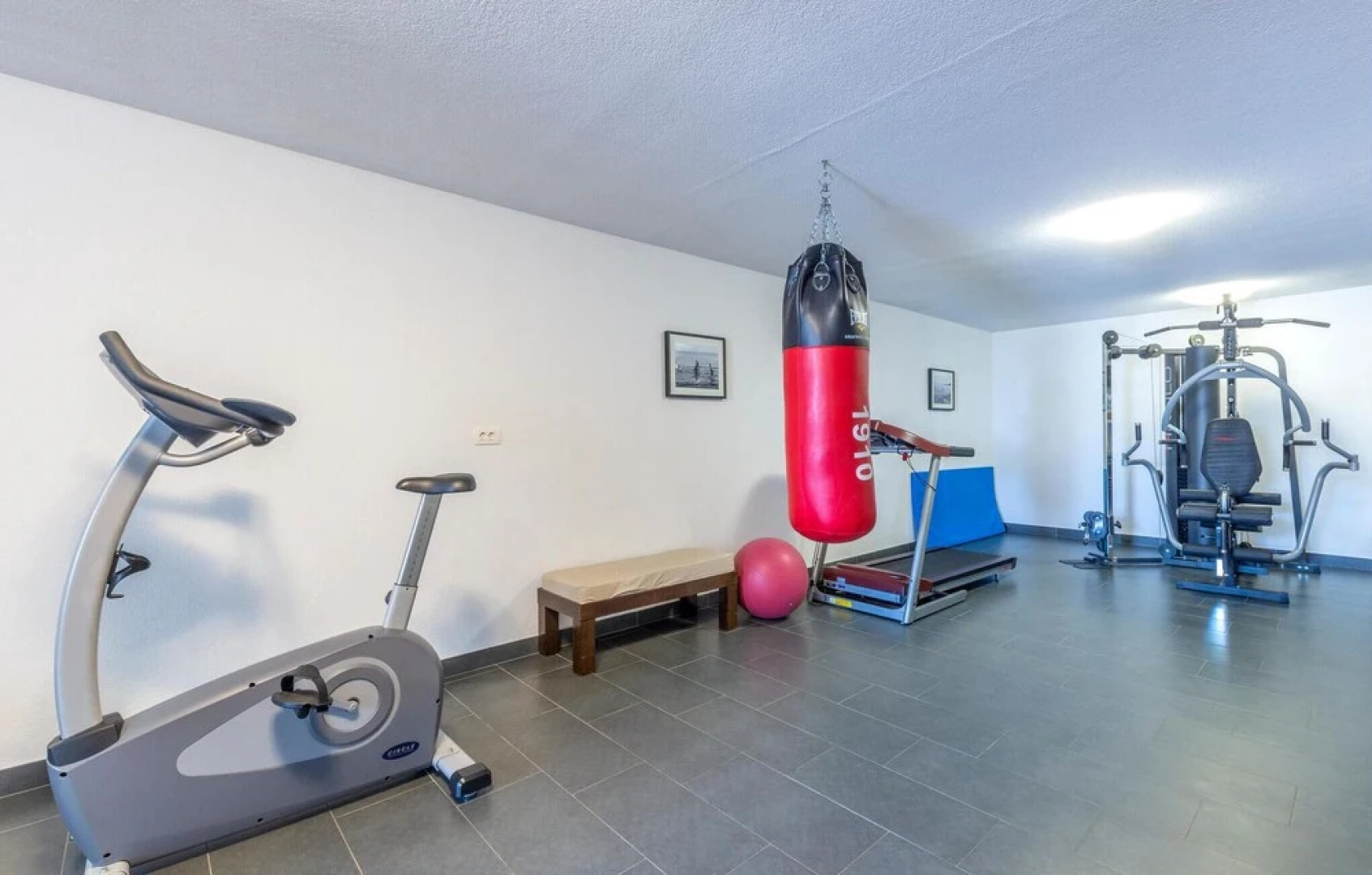 Amazing Home in Mravince With Sauna, Wifi and 9 Bedrooms