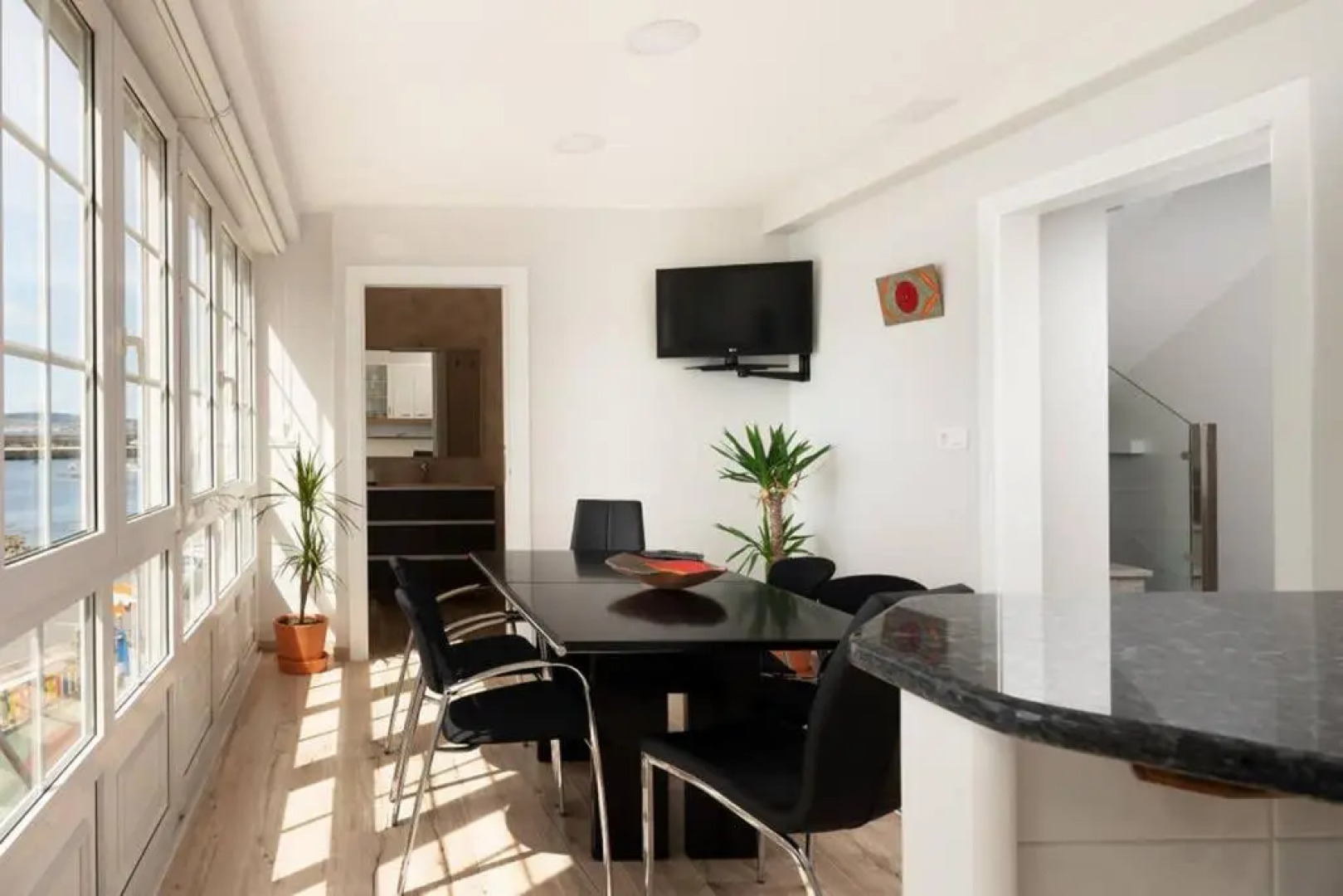 casa en corme encima del mar