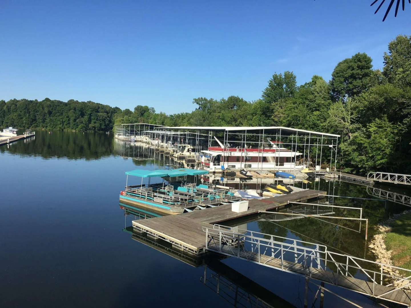 Buzzard Rock Resort & Marina