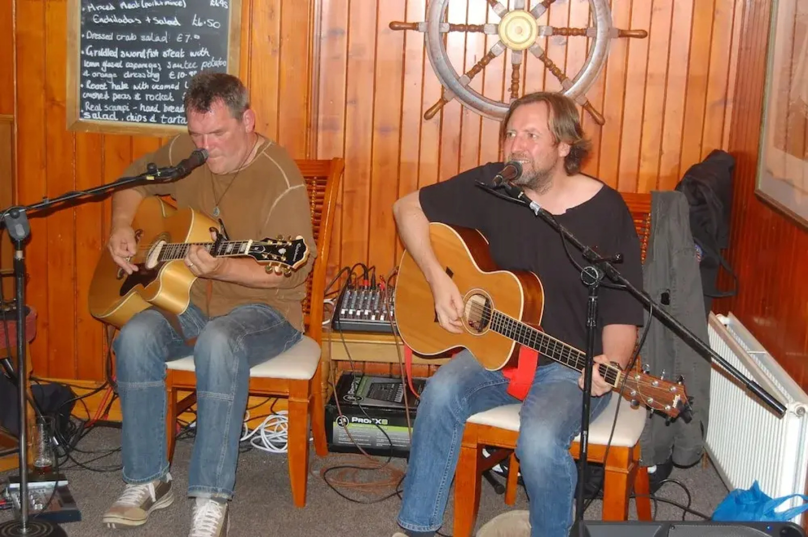 Cellardyke 3-bed Cottage, Sleeps 6 by Seafront