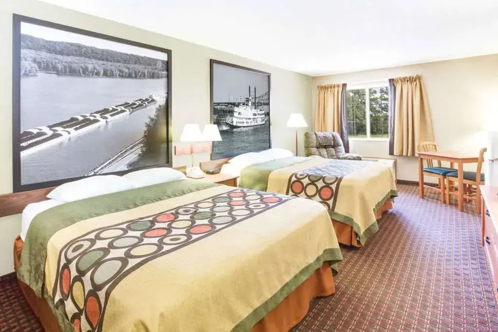 Super 8 Le Claire/Quad Cities