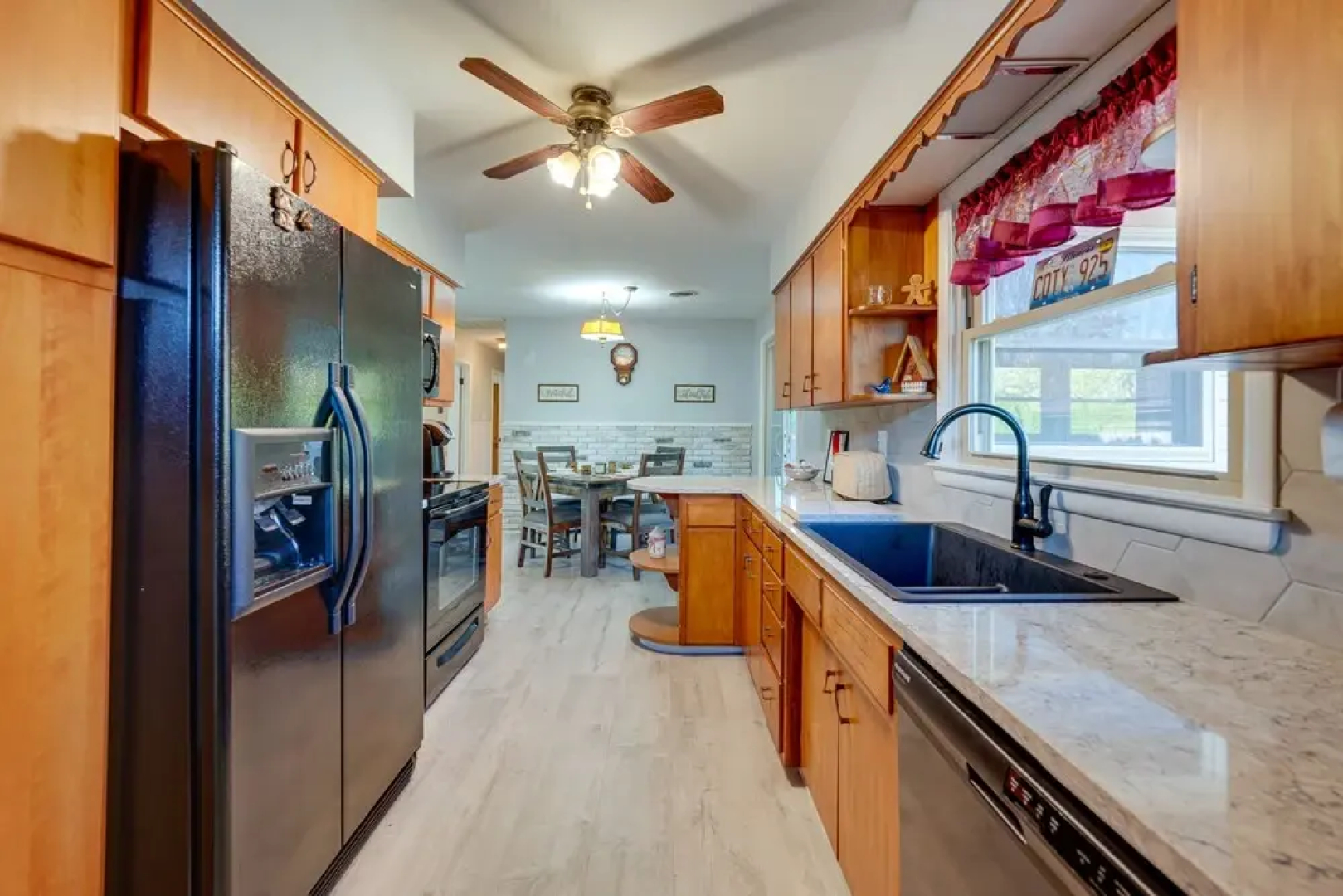 'coty's House' Illinois Getaway w/ Bar: Near Golf!