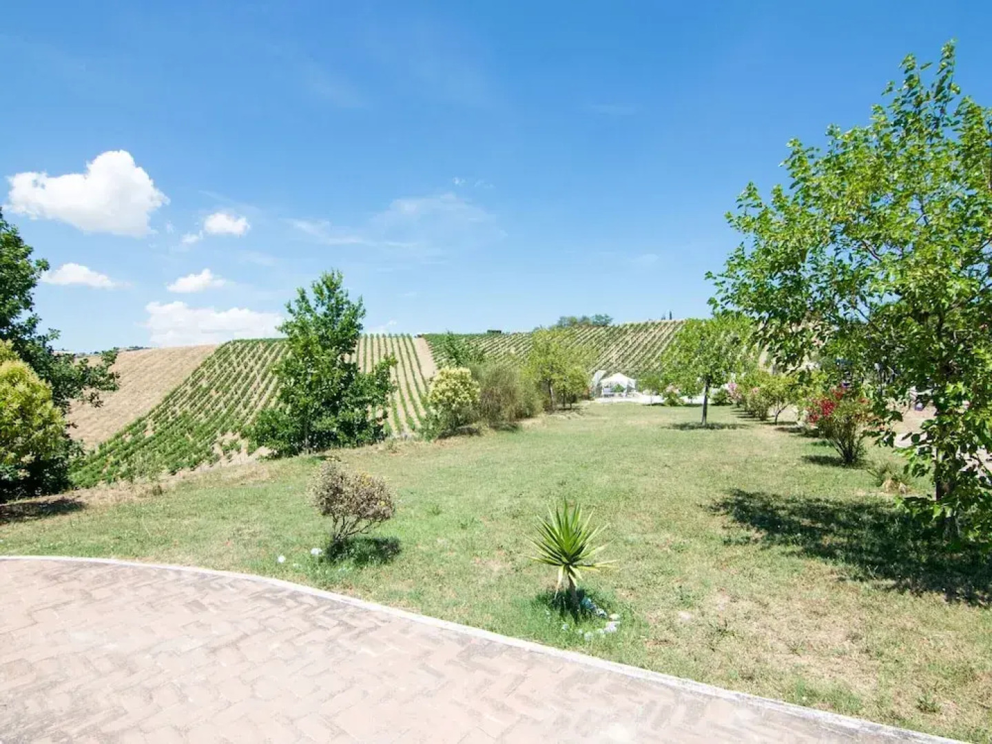 Serene Apartment in Ascoli Piceno with Hot Tub