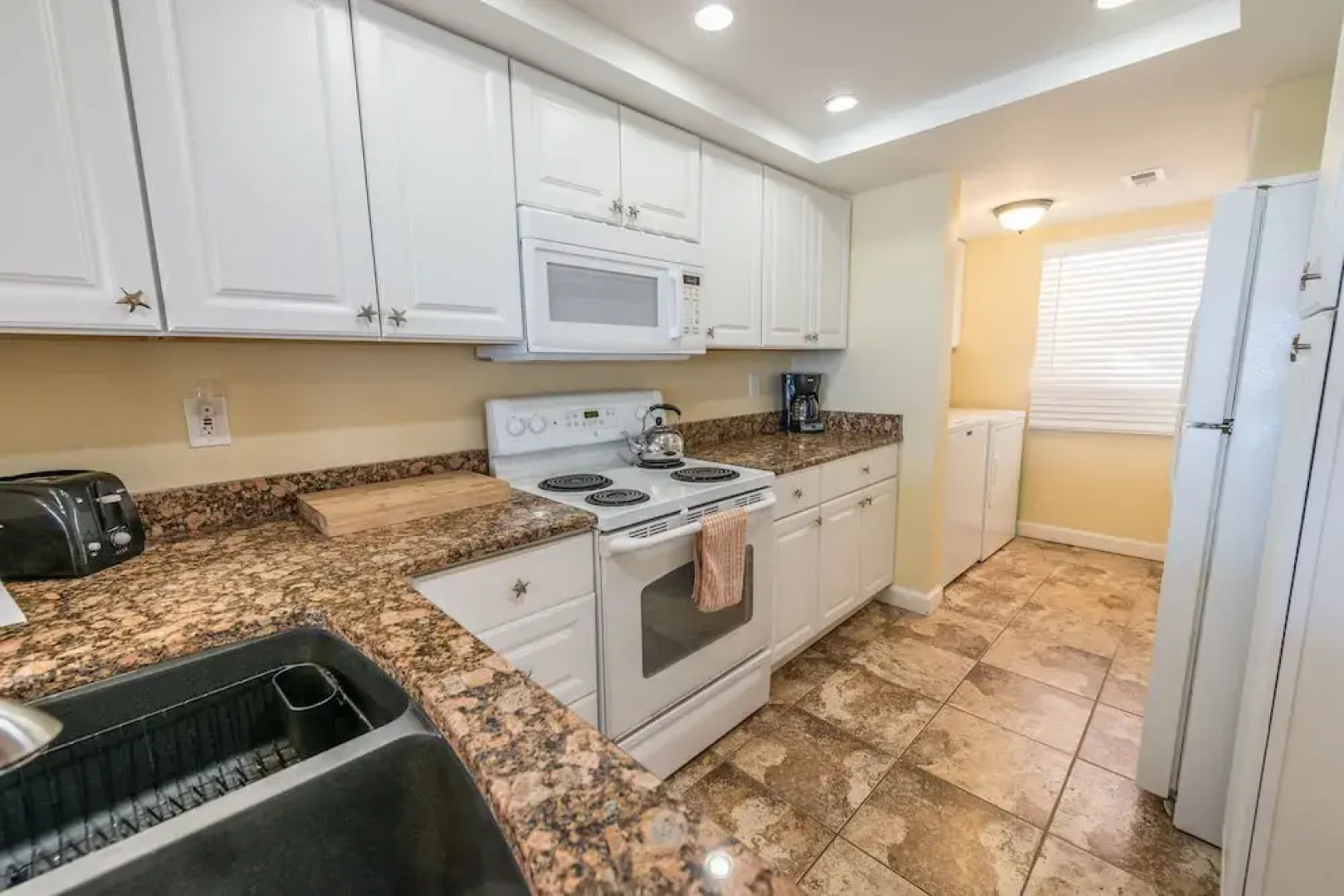 Spanish Main by Happy Palm Stays