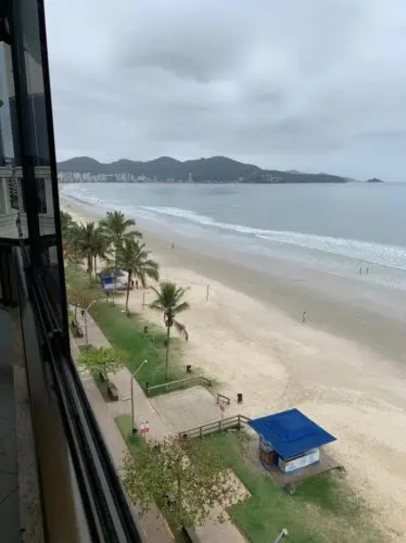 Cobertura frente ao mar Meia Praia -Itapema -SC