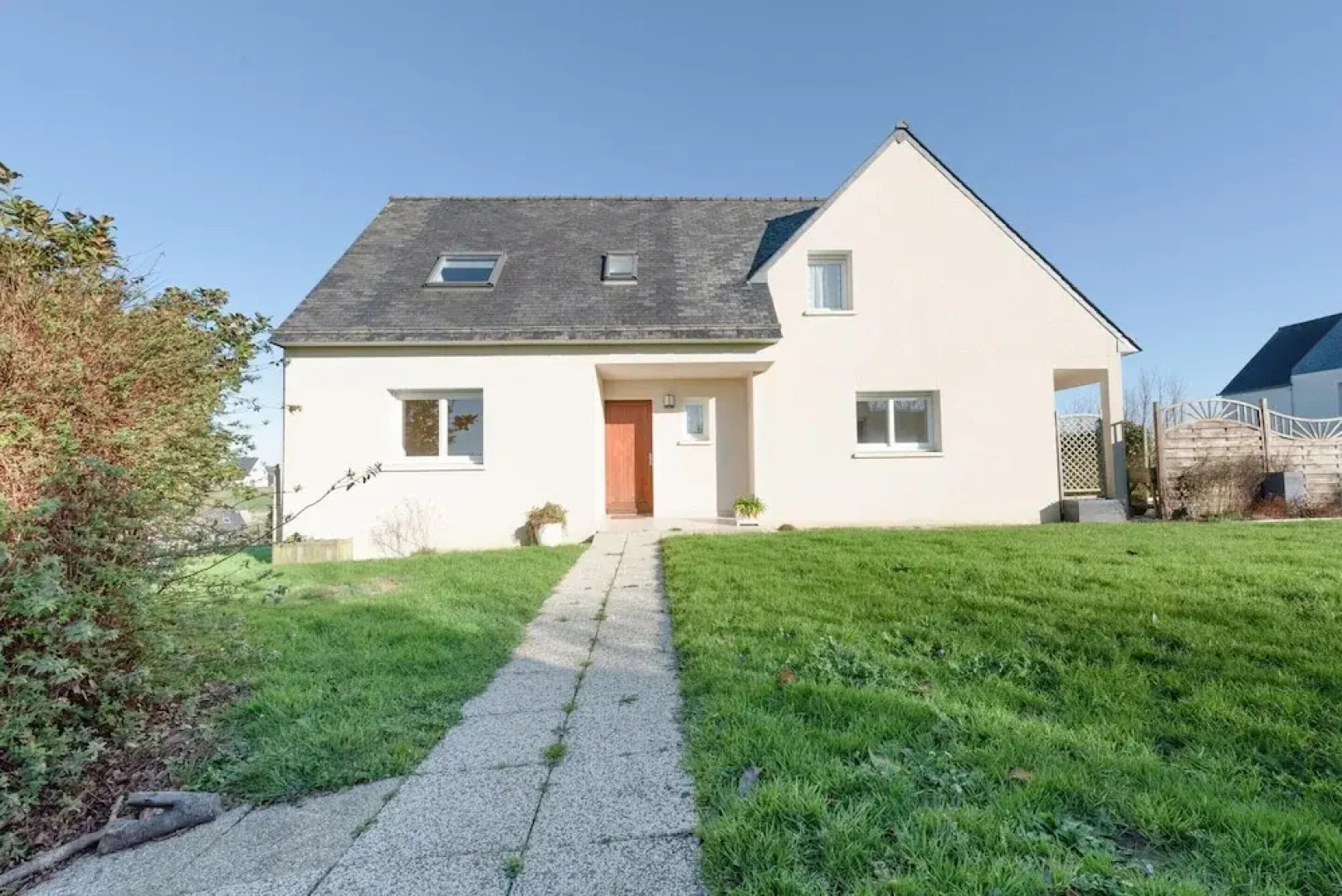 House in Saint-pabu Near Stunning Beaches