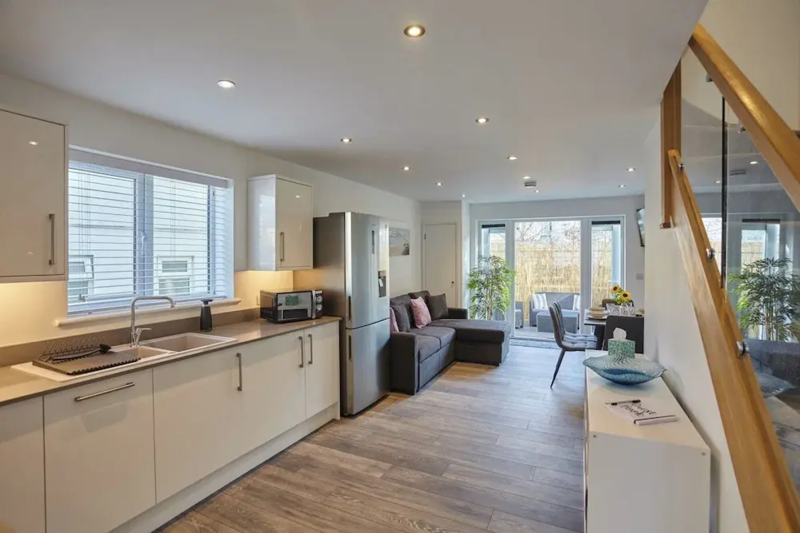 2022 Modern Home In Central Hayle With Parking