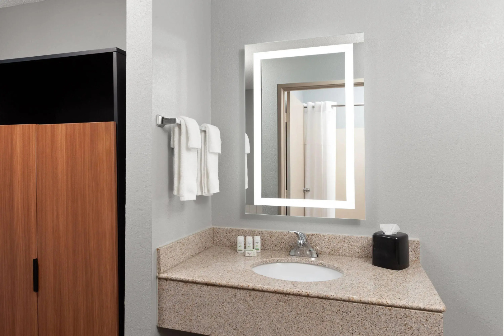 AmericInn by Wyndham Reedsburg