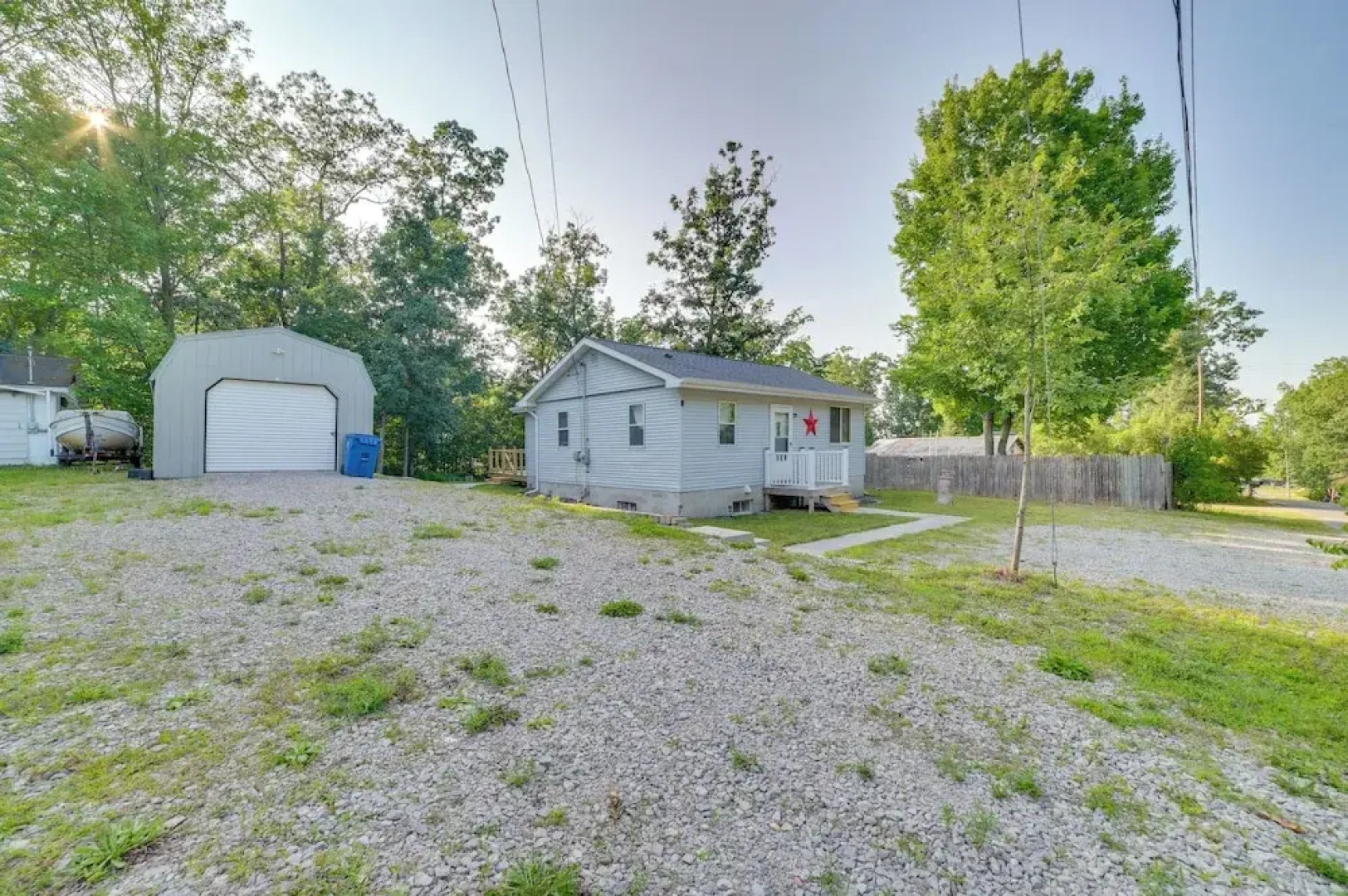 Quiet Family Home w/ Yard < 1 Mi to Houghton Lake!