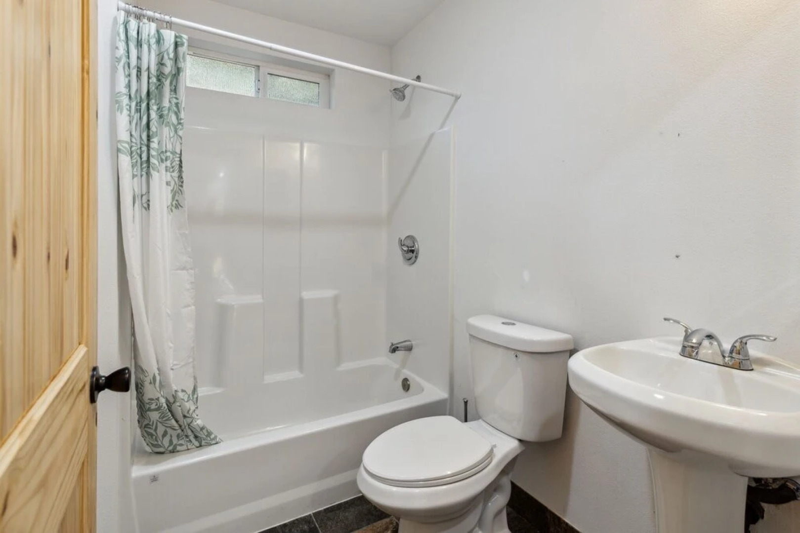 Tranquil Pine Mountain Retreat 3 Bedroom Cabin by RedAwning