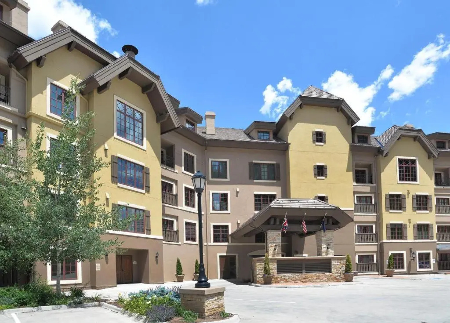 Ascent Residence 208