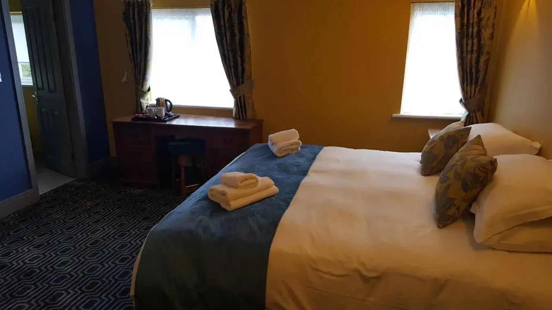 Stonecross Manor Hotel