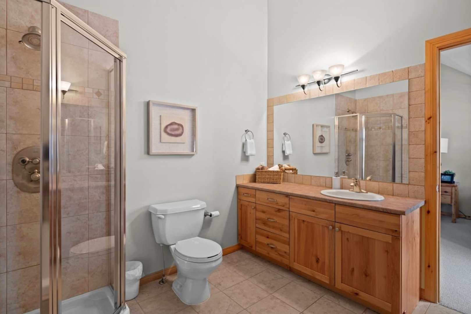 MODERN 4,500 sqft Ski Chalet: 5 Br + 6 Ba | Pool Table | Pool + PRIVATE Hot Tub