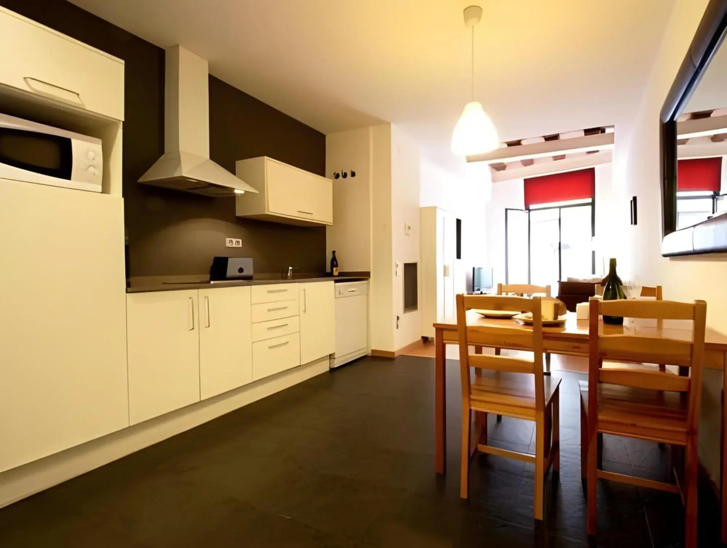 Liceu Apartments by gaiarooms