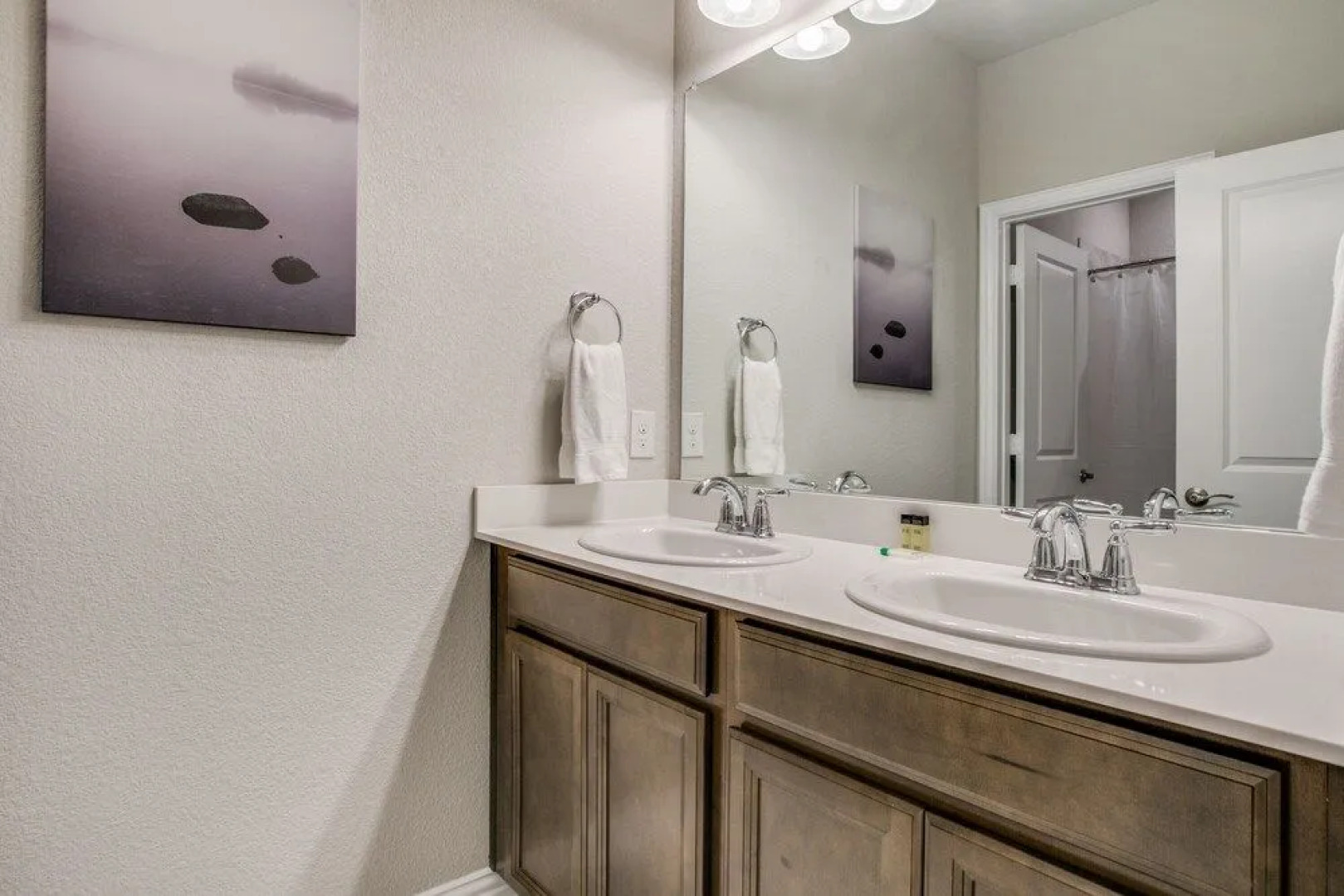 Beautiful furnished 3 bedroom Allen Home