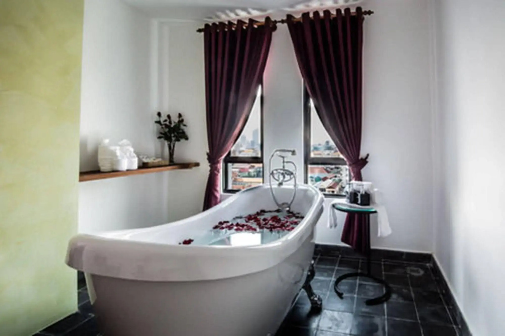 Diamond Palace Resort & Sky Bar