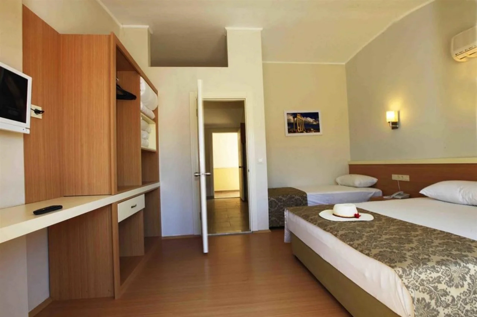 Sun City Apartments & Hotel