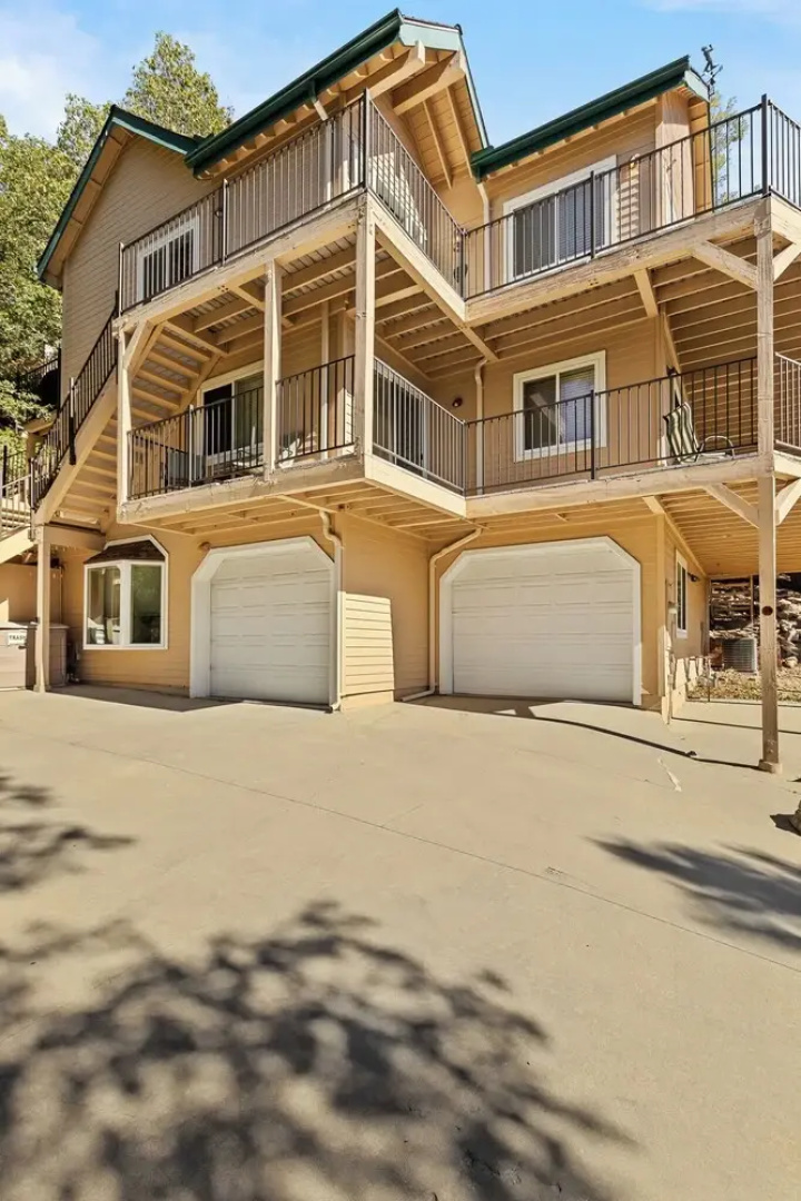 Bearfoot Lodge Near Hiking & Skiing!