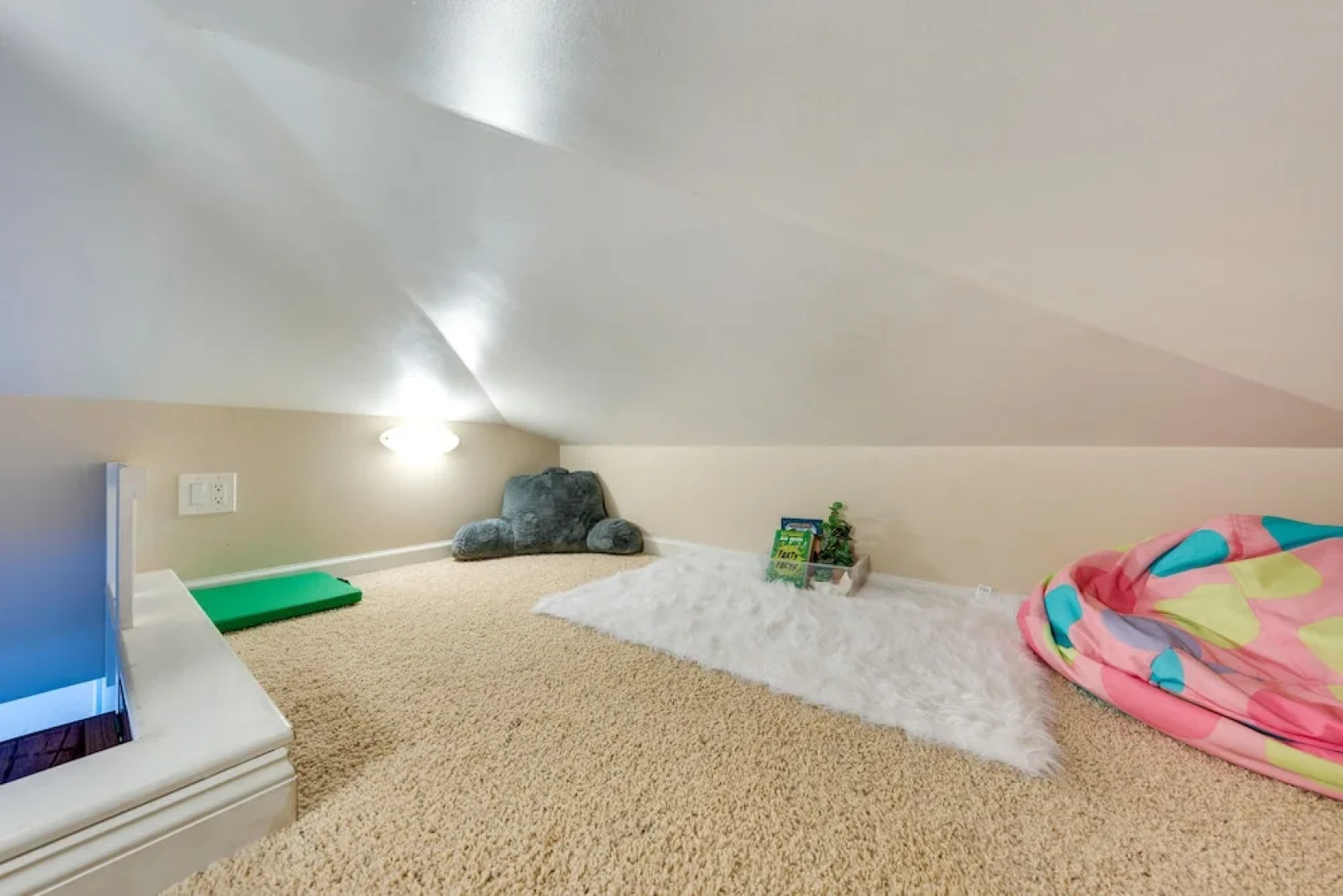 Lakefront Edgerton Cottage w/ Deck & Grill!