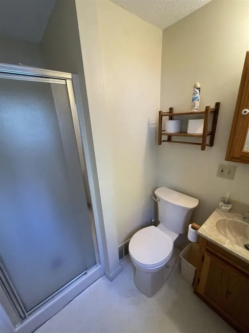 Martin Place Limit 6 2 Bedroom Cabin by RedAwning