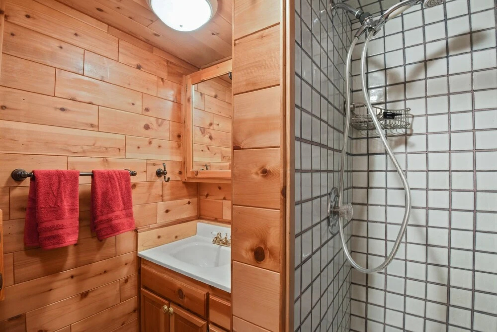Dancing Cubs Camp - Hot Tub 2 Bedroom Cabin by Redawning