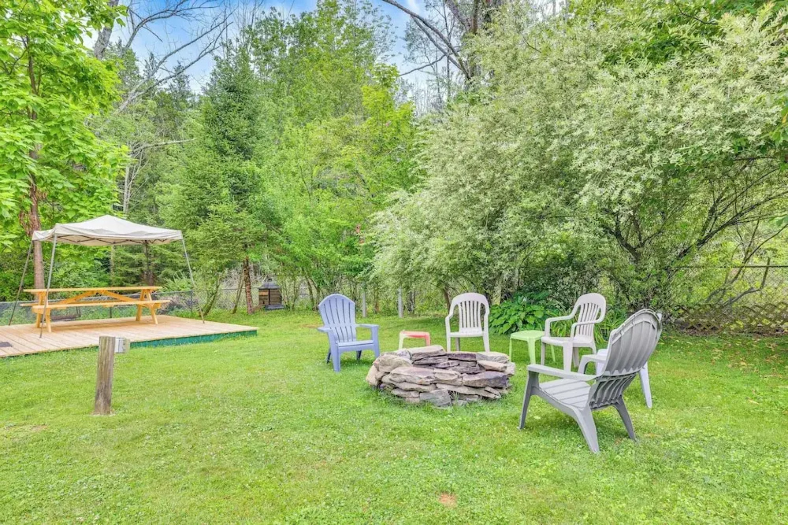 Artsy Cottage In Scotrun W/ Studio Space & Hot Tub