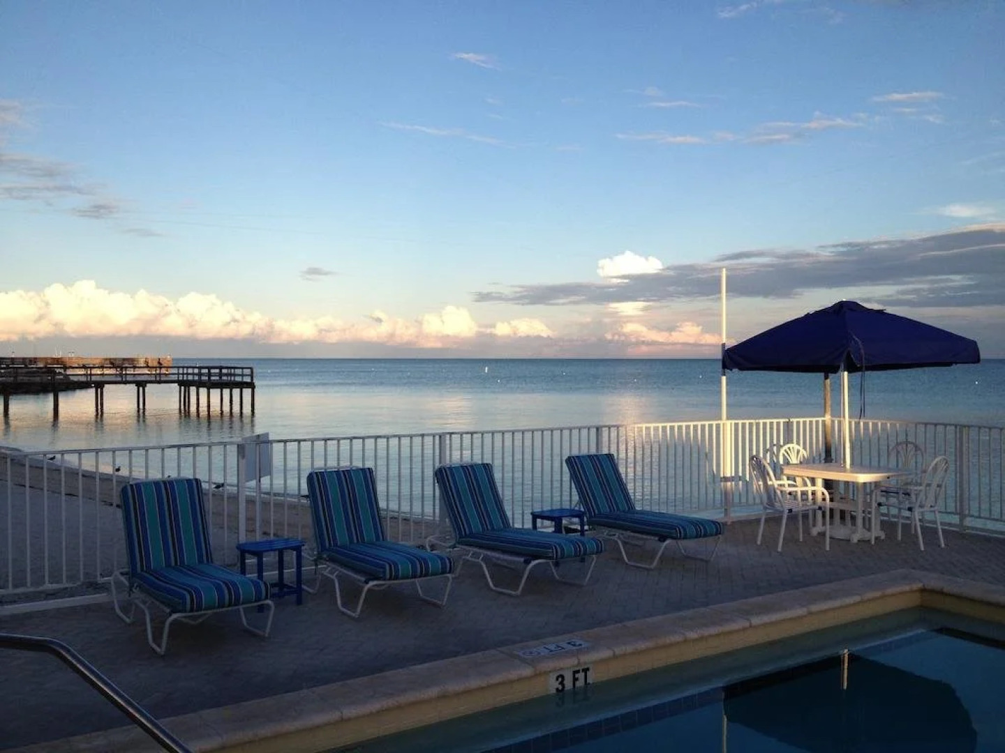 Cabana Breezes Suites