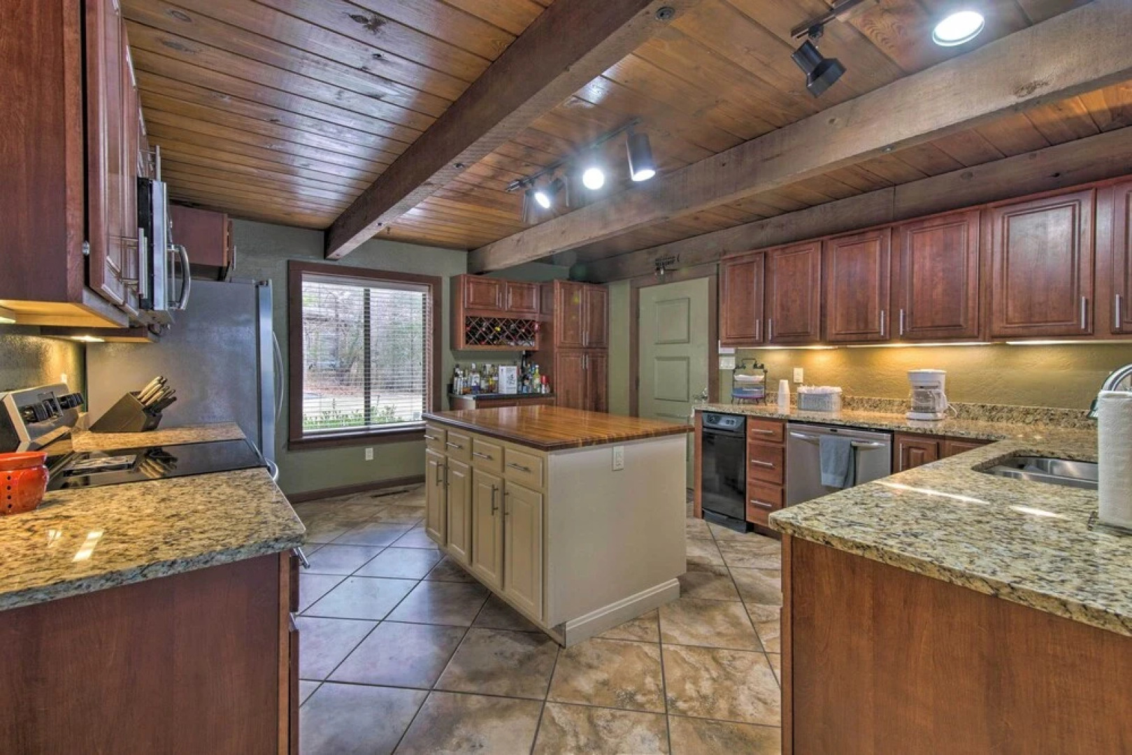 Inviting Home w/ Pool & Hot Tub on Table Rock Lake