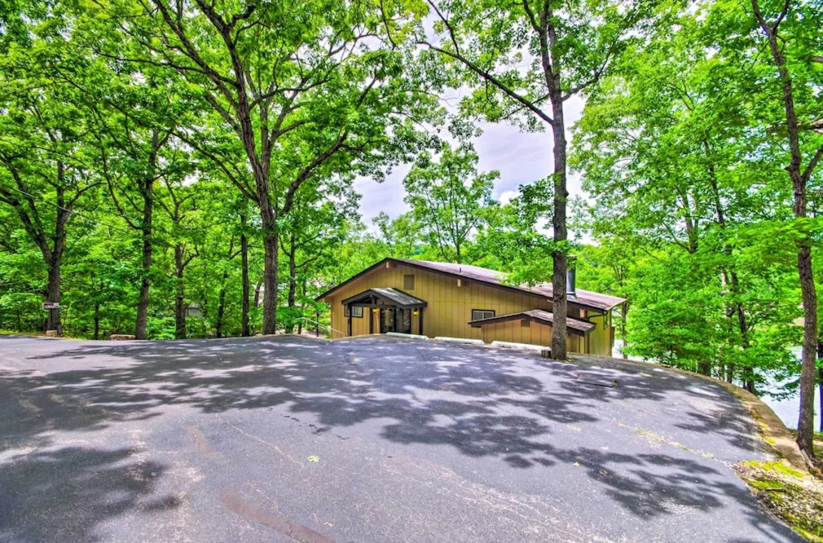 Porch, Dock & Deck: Lake of the Ozarks Oasis!