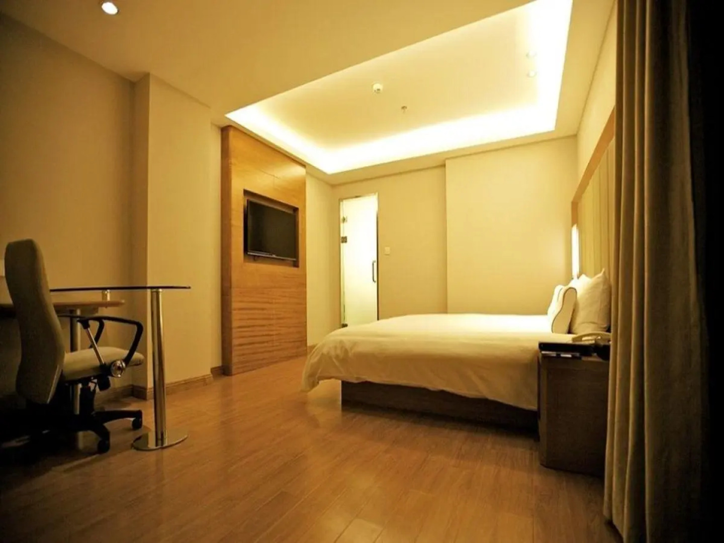 JI Hotel Wuhan Guanggu Plaza