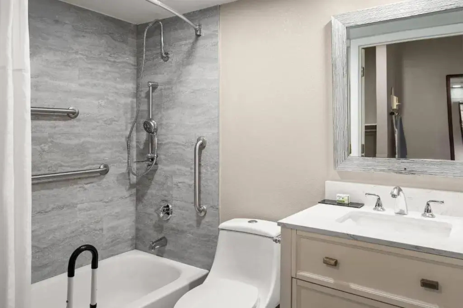Baymont Inn & Suites Jefferson City