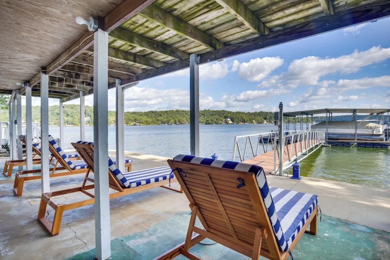 Lake View Cottage: Lake Ozarks Getaway