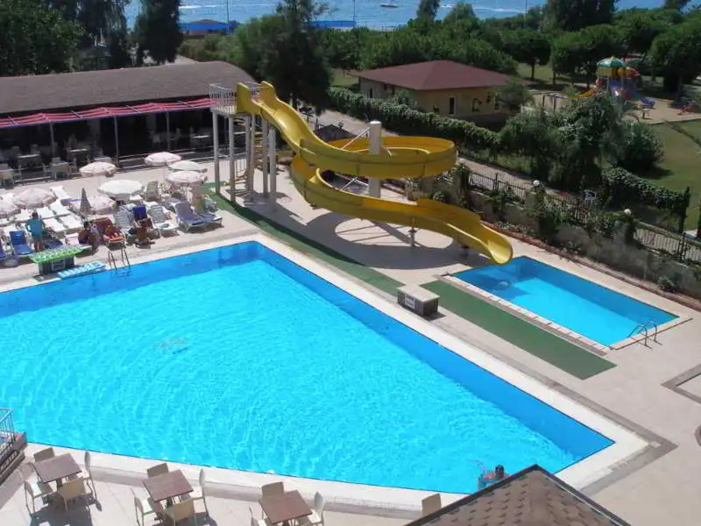 Senza Inova Beach Hotel