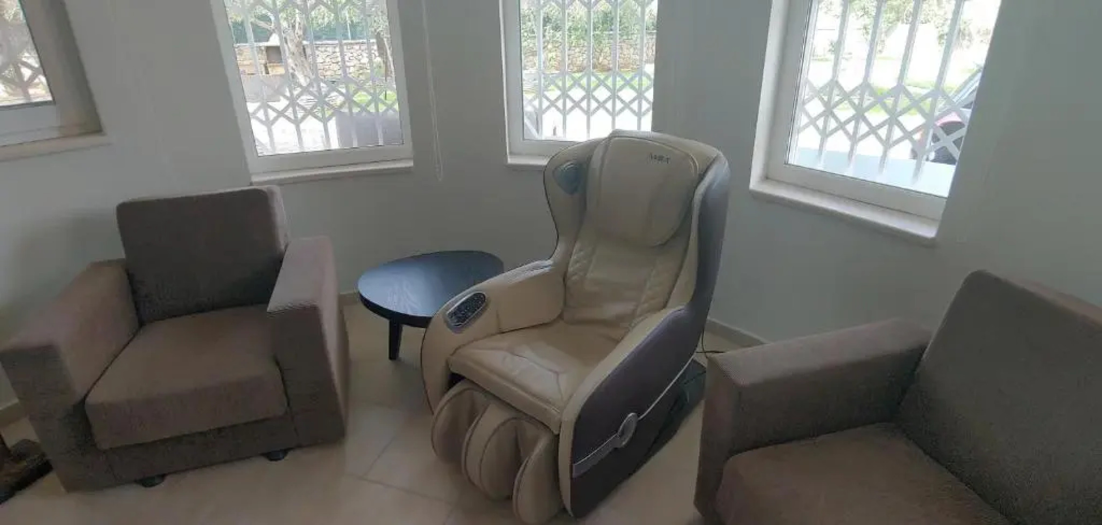 Captain Alex Villa Ena