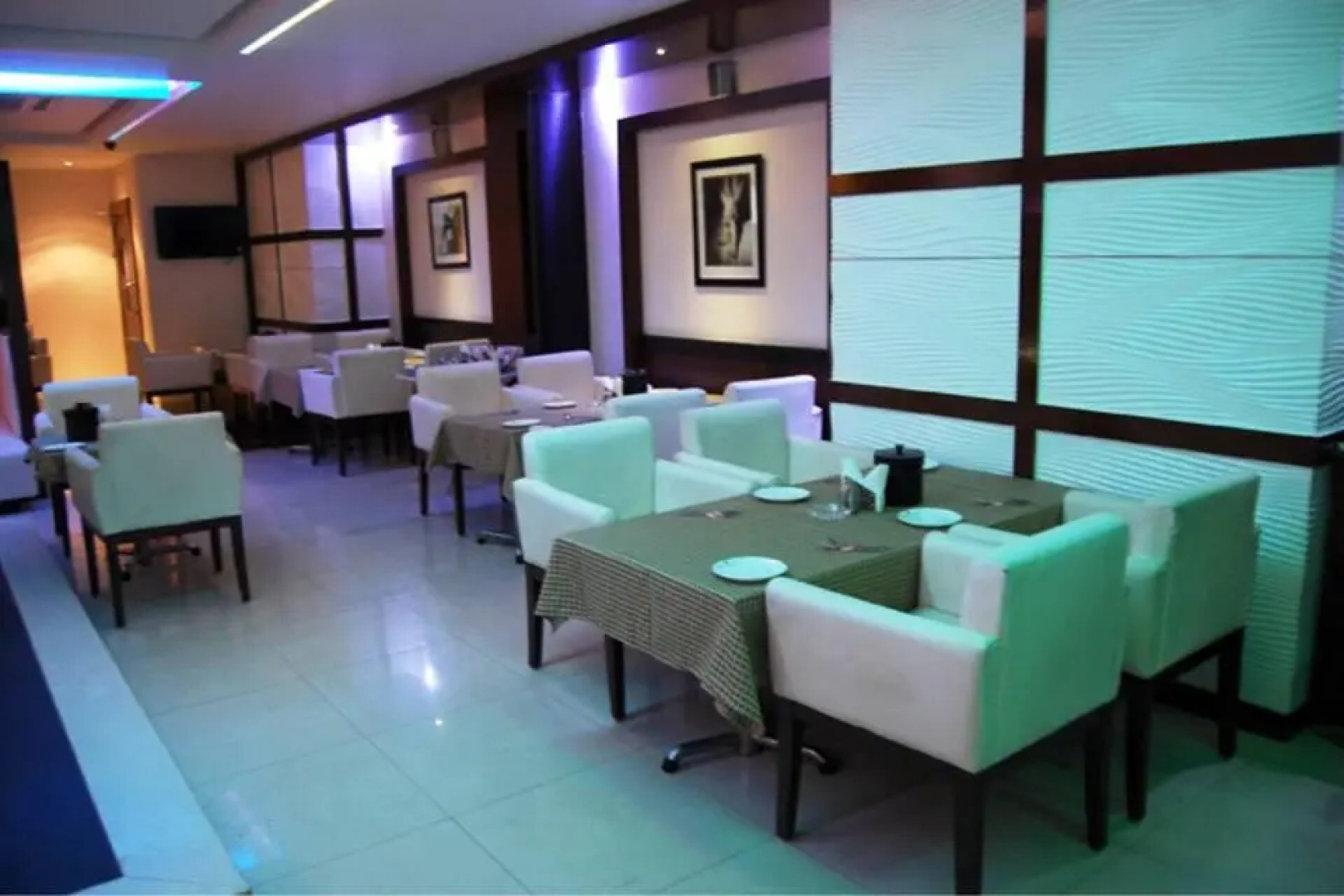 Hotel Amit International