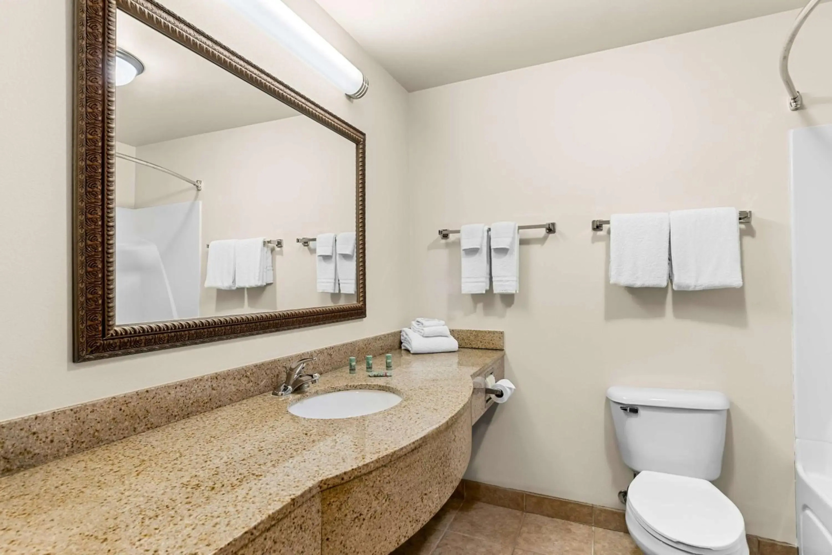 Best Western Legacy Inn & Suites Beloit/South Beloit