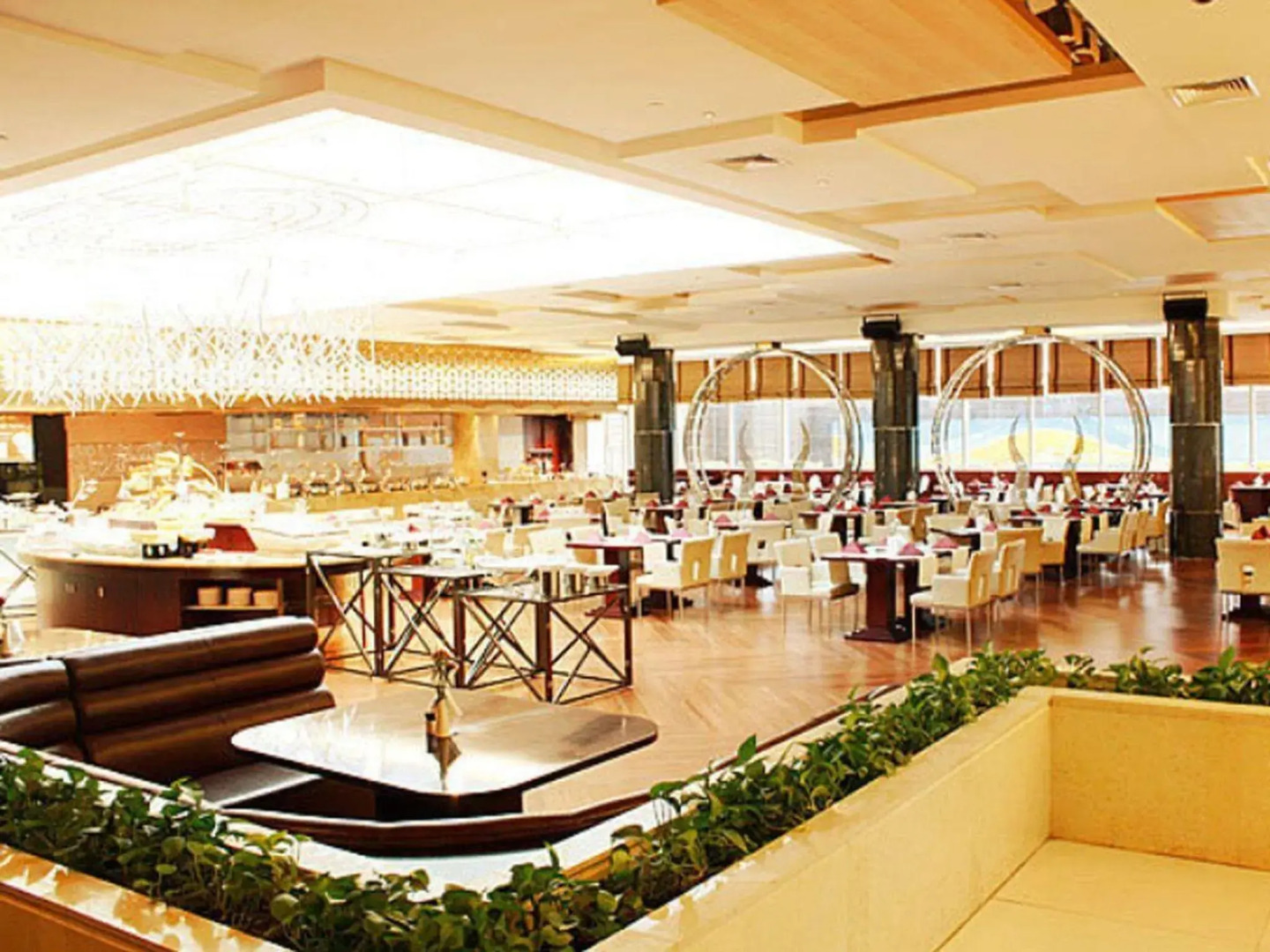 Golden Eagle Summit Hotel Downtown