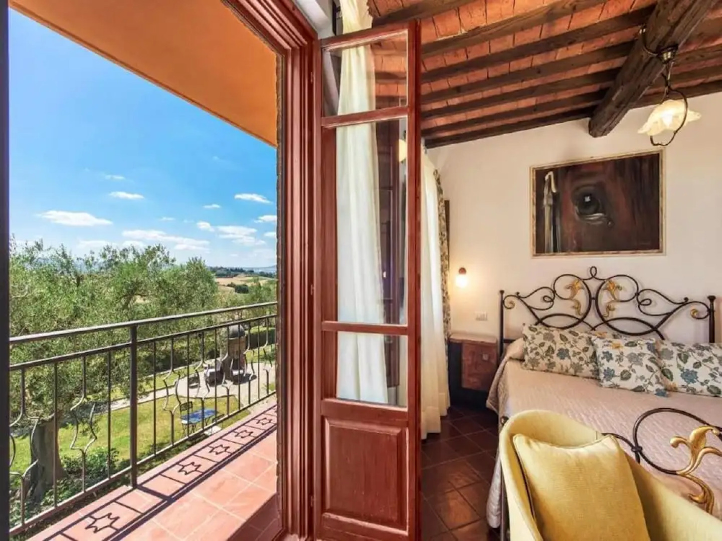 Vintage Mansion in Montepulciano With Pool