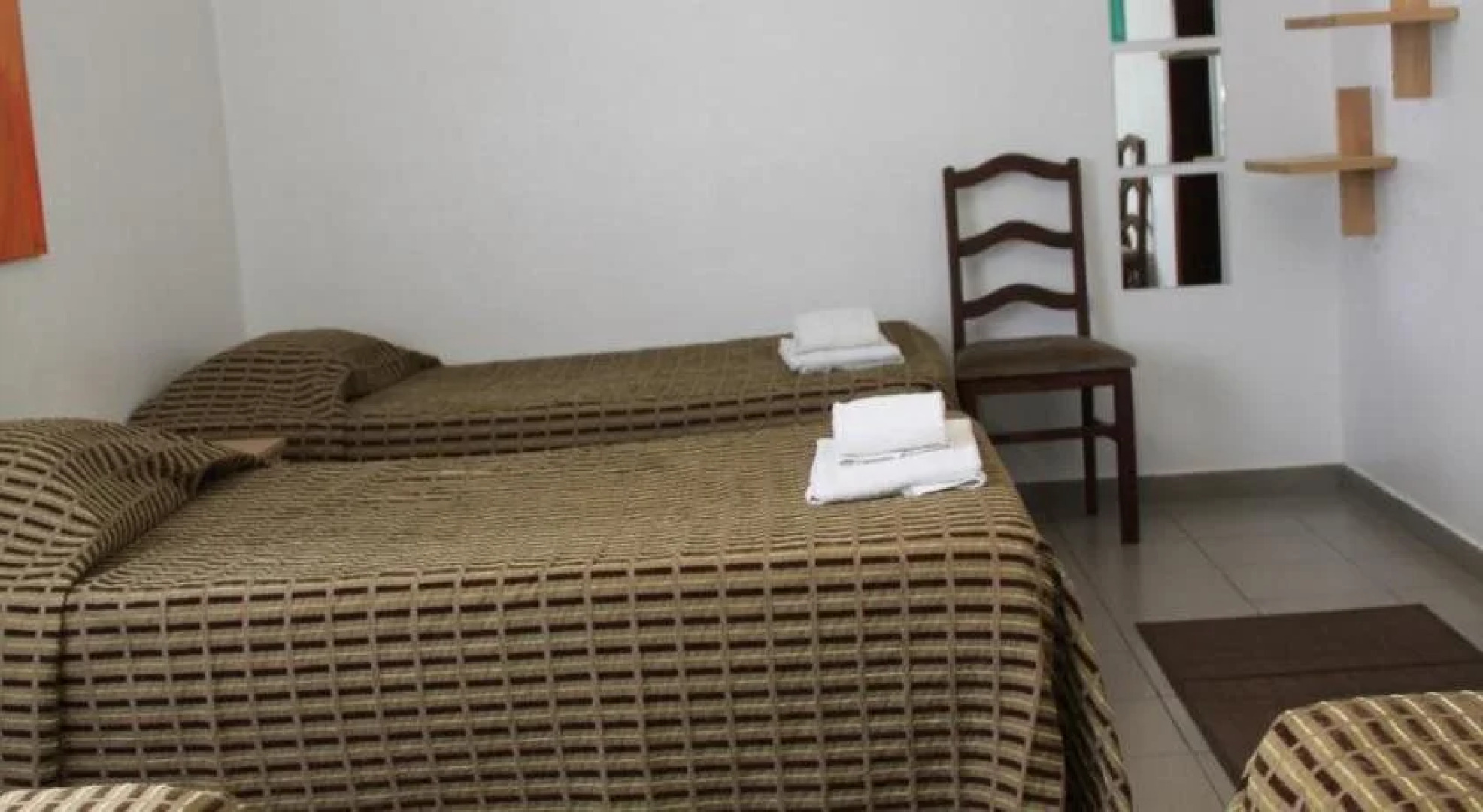 E-Nove Lounge Hostel Caffe