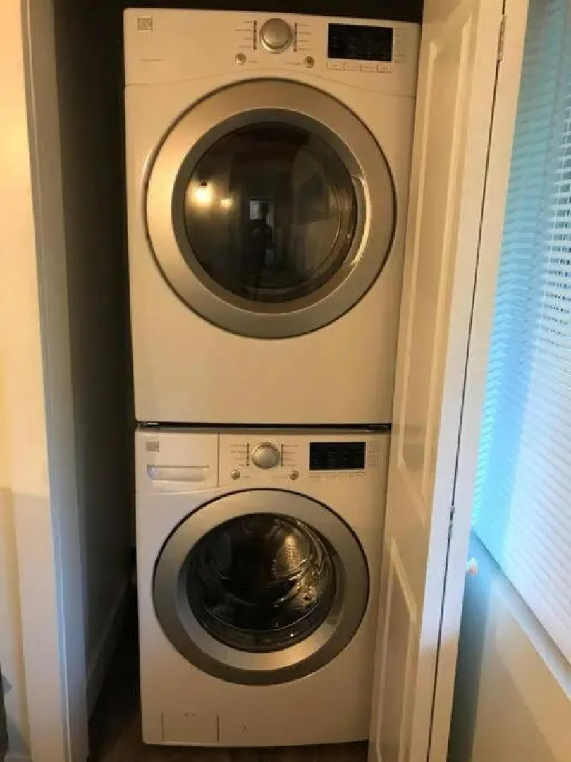 Whispering Pine Modern Luxe, 3 Level, 2000 sqft, AC, View, Dogs, Village