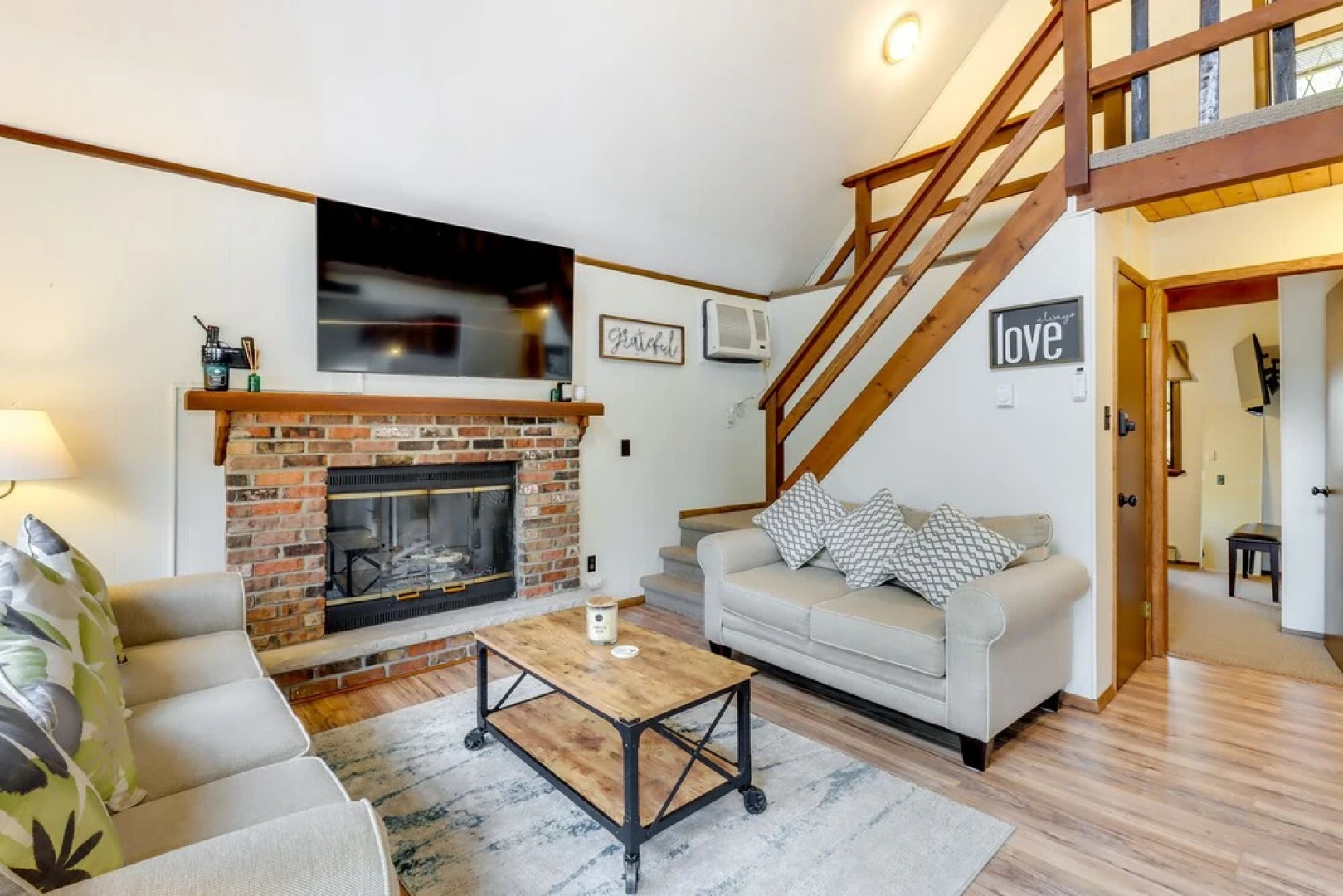 6 Mi to Lake Wallenpaupack: Poconos Getaway!