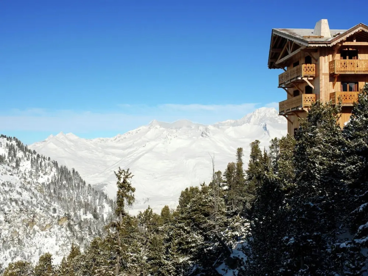 Comfortable Rustic Apartment With a Fireplace and Wi-fi in Arc 2000